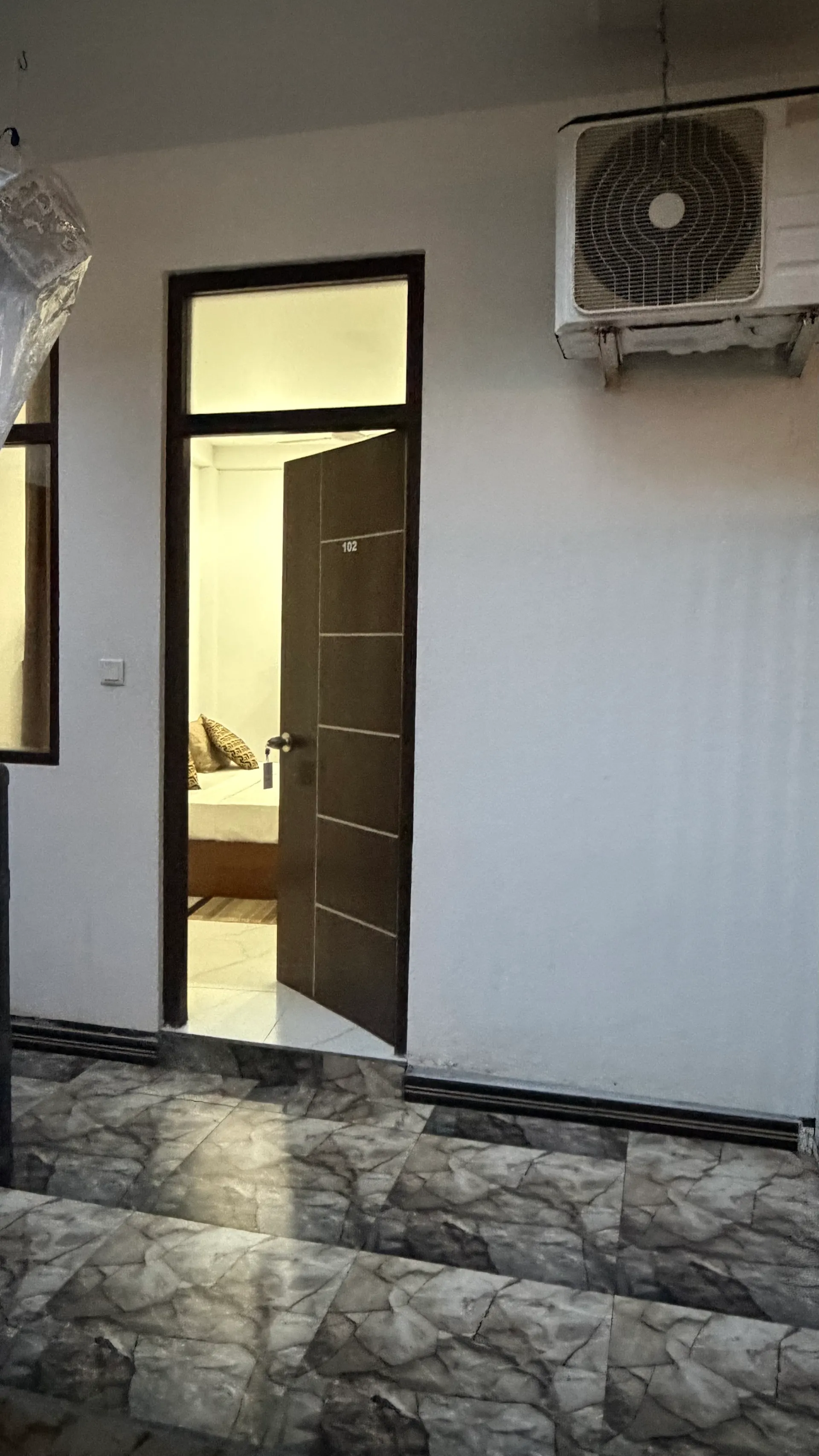 Induwara - Room overlooking the courtyard 4